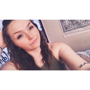 Meet your Posher, Kenzie